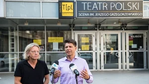 Lider Nowoczesnej Ryszard Petru i poseł Krzysztof Mieszkowski podczas konferencji prasowej przed Teatrem Polskim we Wrocławiu (fot. Maciej Kulczyński)