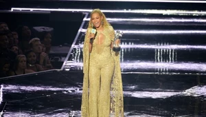 Beyonce odbiera statuetkę w kategorii teledysk roku