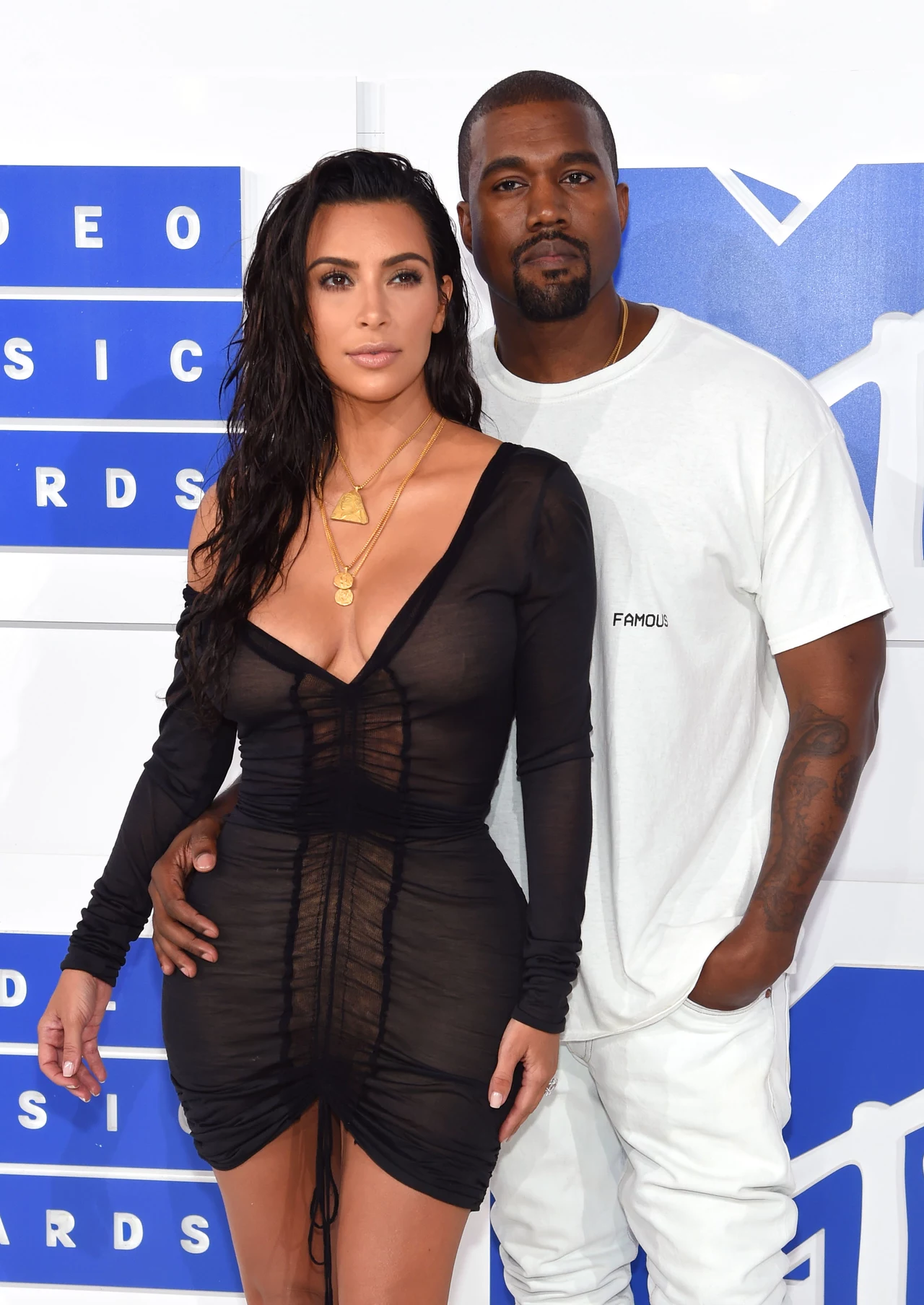 MTV VMA to nie tylko występy i nagrody, ale także zaskakujące kreacje na czerwonym (a w tym roku białym) dywanie. Zobacz zdjęcia ze ścianki! MTV VMA to nie tylko występy i nagrody, ale także zaskakujące kreacje na czerwonym (a w tym roku białym) dywanie. Zobacz zdjęcia ze ścianki!