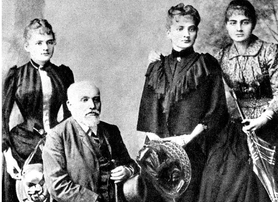 Władysław Skłodowski z córkami: Marią, Bronisławą i Heleną