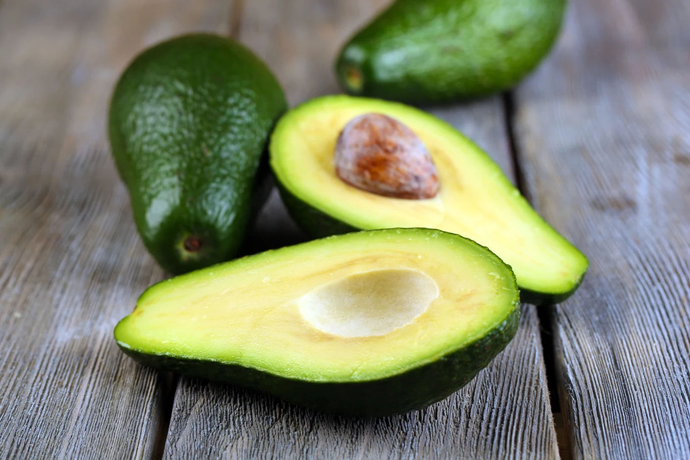 Awokado warto włączyć do swojej diety, a także do rutyny pielęgnacyjnej. Awokado warto włączyć do swojej diety, a także do rutyny pielęgnacyjnej.