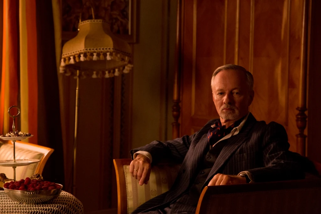 ... ekscentryczny pasjonat botaniki Tomasz (Krzysztof Stroiński)