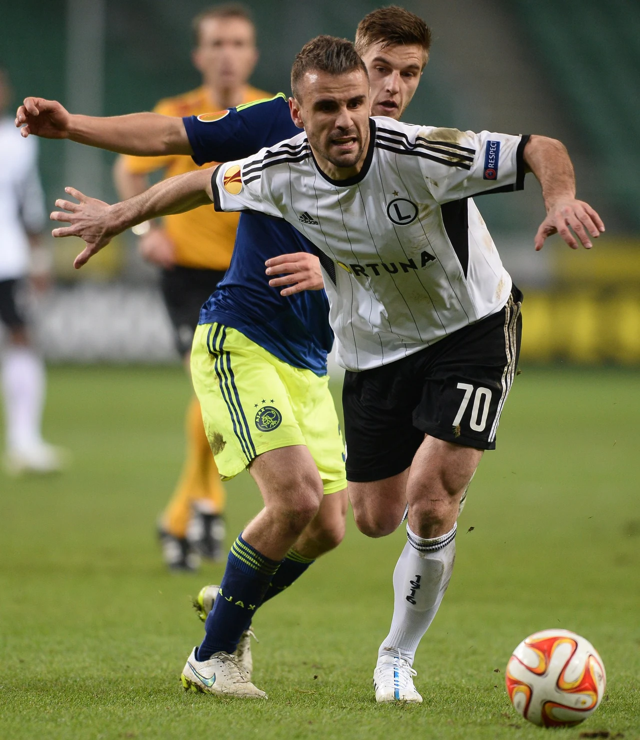 Orlando Sa walczy z Joelem Veltmanem w meczu 1/16 finału Ligi Europejskiej, Legia - Ajax Orlando Sa walczy z Joelem Veltmanem w meczu 1/16 finału Ligi Europejskiej, Legia - Ajax