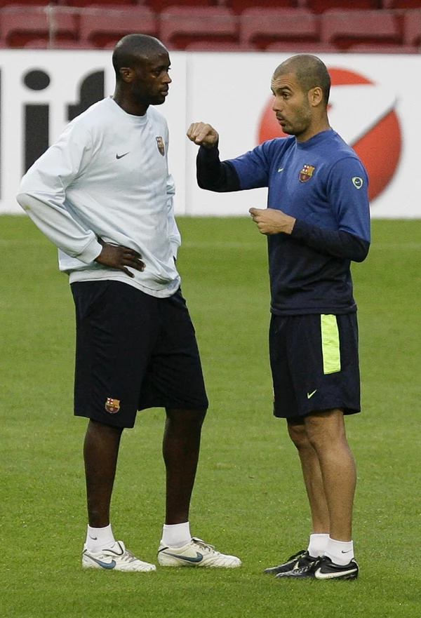 Yaya Toure był podopiecznym Guardioli w Barcelonie w latach 2008-2010 i jest obecnie w Manchesterze City Yaya Toure był podopiecznym Guardioli w Barcelonie w latach 2008-2010 i jest obecnie w Manchesterze City