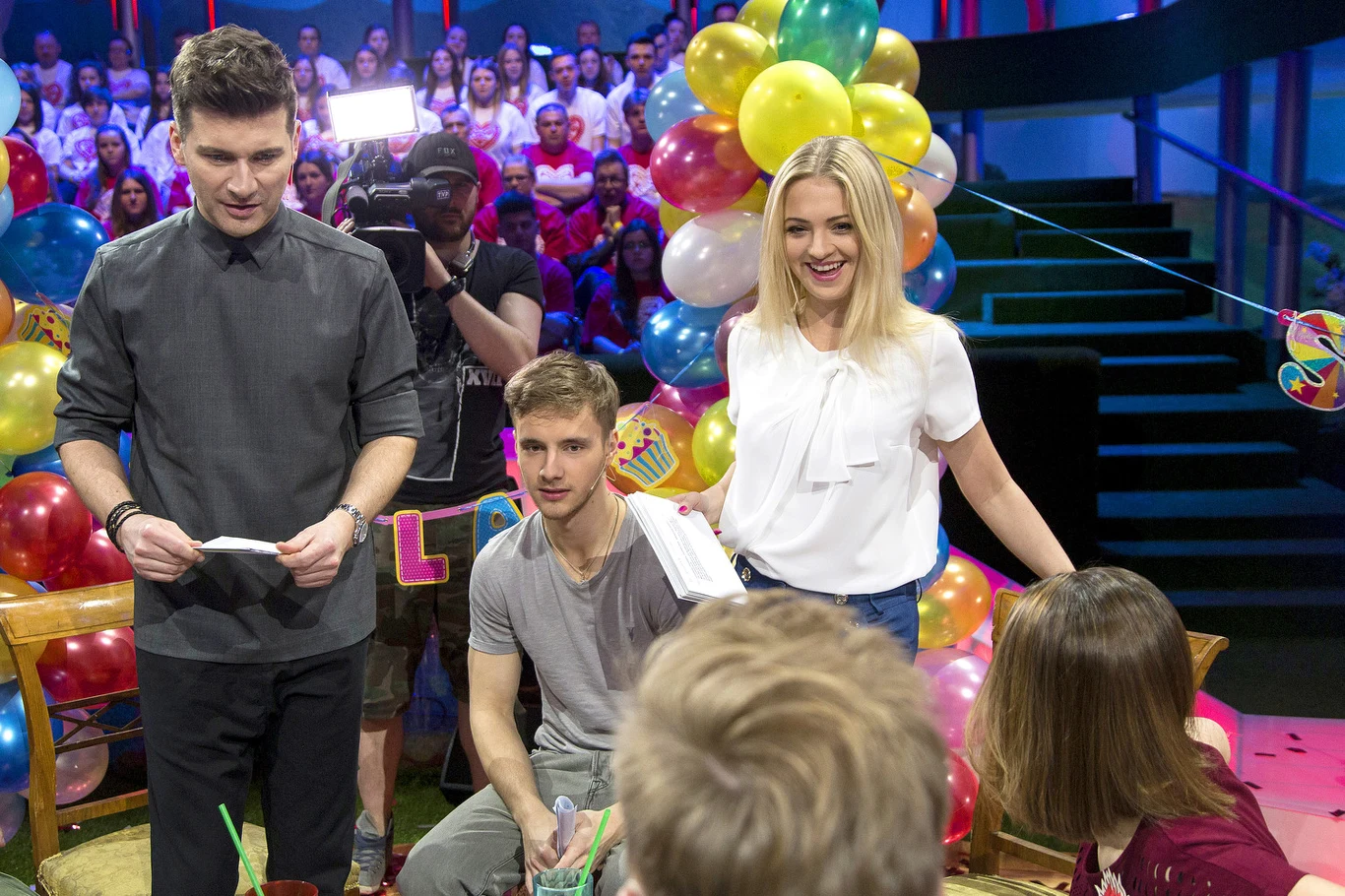 Kammel u boku Kurdej-Szatan i Musiała występuje w "Kocham Cię, Polsko" Kammel u boku Kurdej-Szatan i Musiała występuje w "Kocham Cię, Polsko"