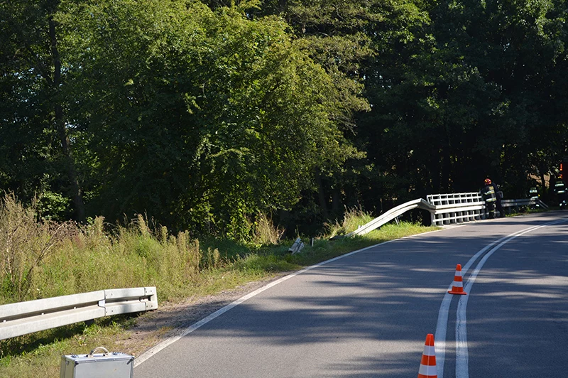 Na tym łuku volvo wyleciało  z drogi...