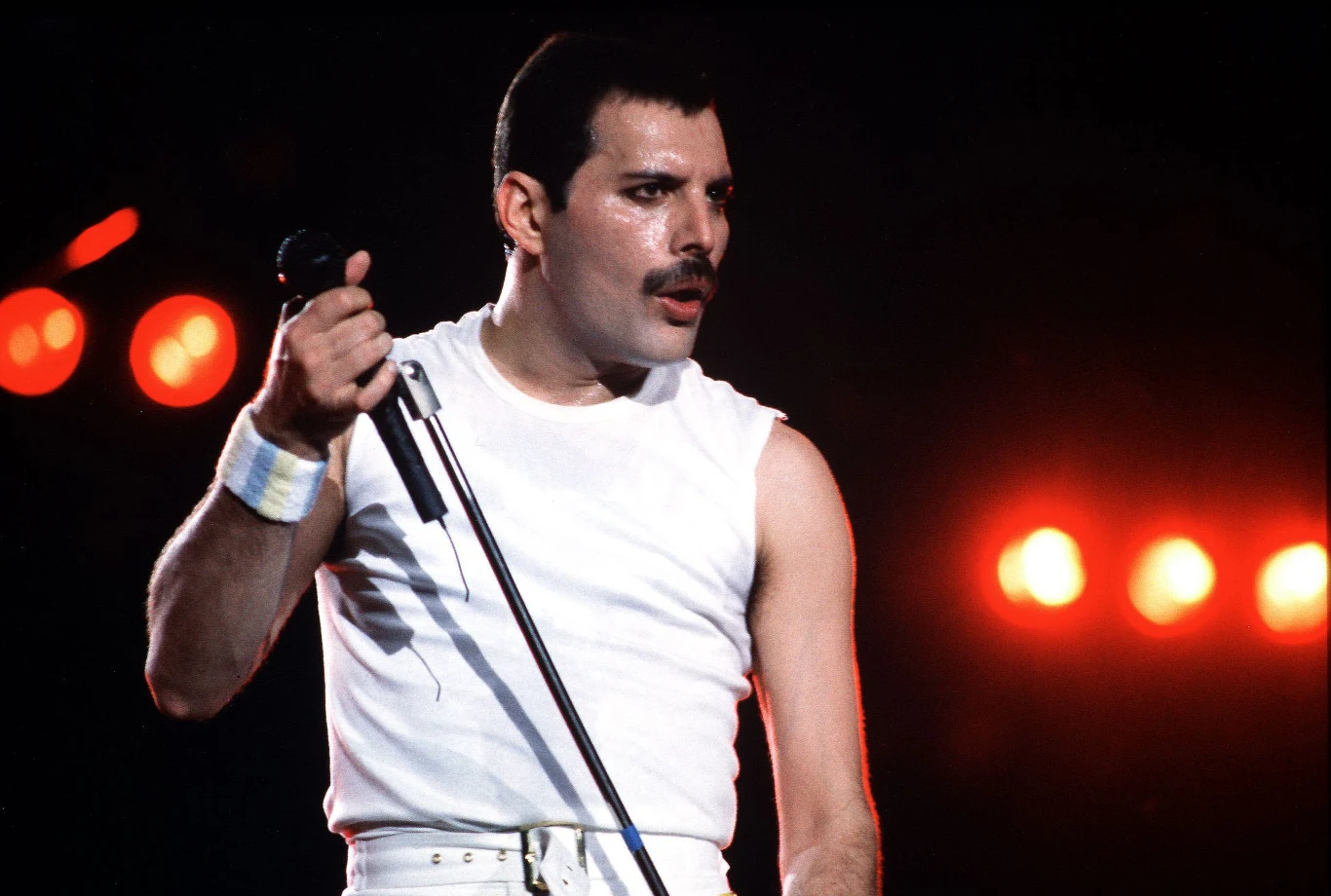 Freddie Mercury (1946-1991) Freddie Mercury (1946-1991)