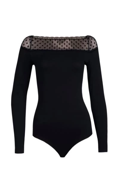 Wśród eleganckich propozycji nie zabrakło też modelu ze wstawkami z uwodzicielskiej koronki. Wśród eleganckich propozycji nie zabrakło też modelu ze wstawkami z uwodzicielskiej koronki.