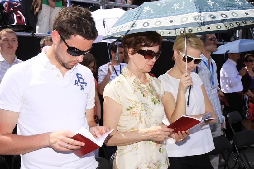 Małgosia z mamą i mężem Małgosia z mamą i mężem