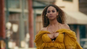 Beyonce w teledysku "Hold Up"