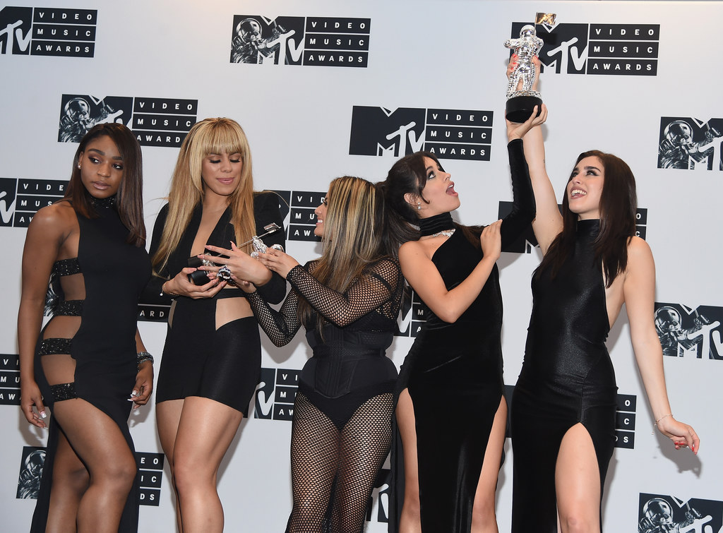 Fifth Harmony w komplecie (Camila Cabello druga z prawej)