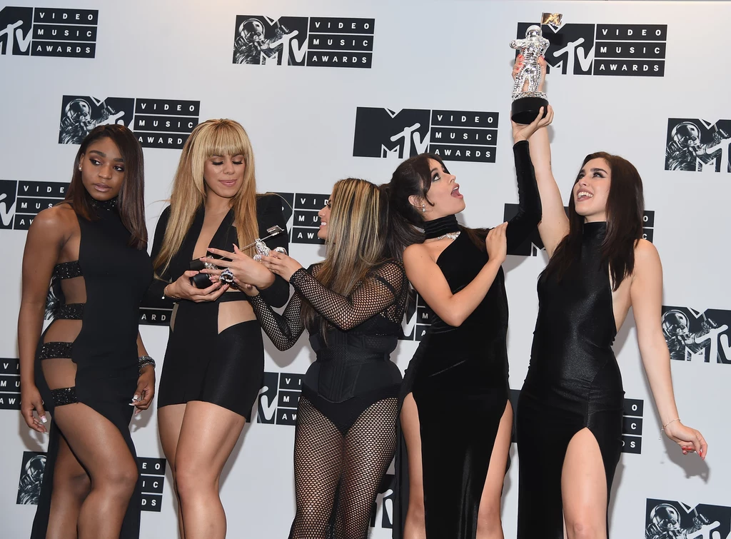 Fifth Harmony w komplecie (Camila Cabello druga z prawej)