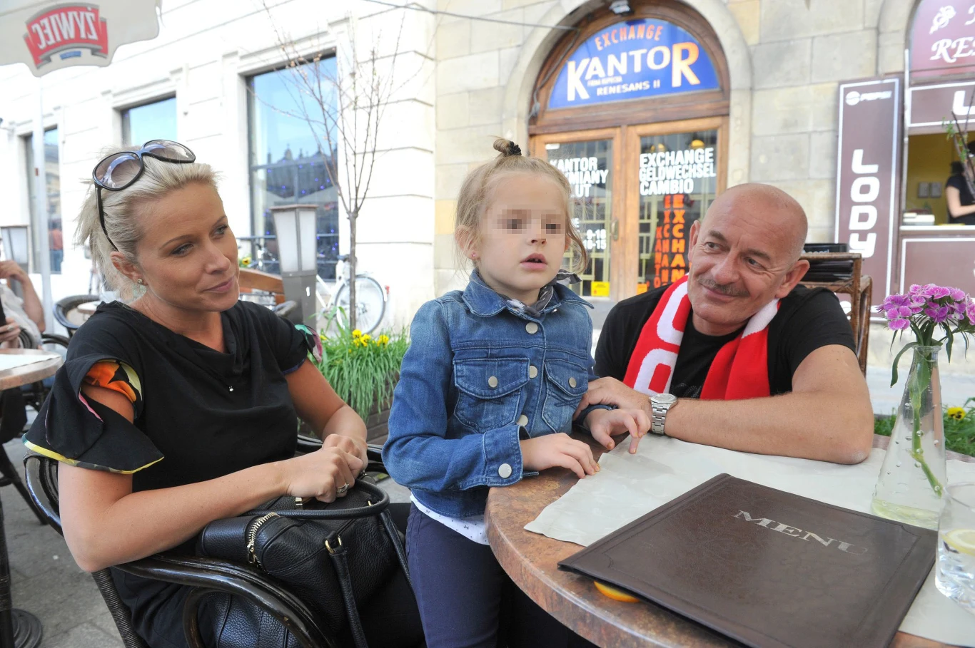 Marcin Daniec z żoną i córką