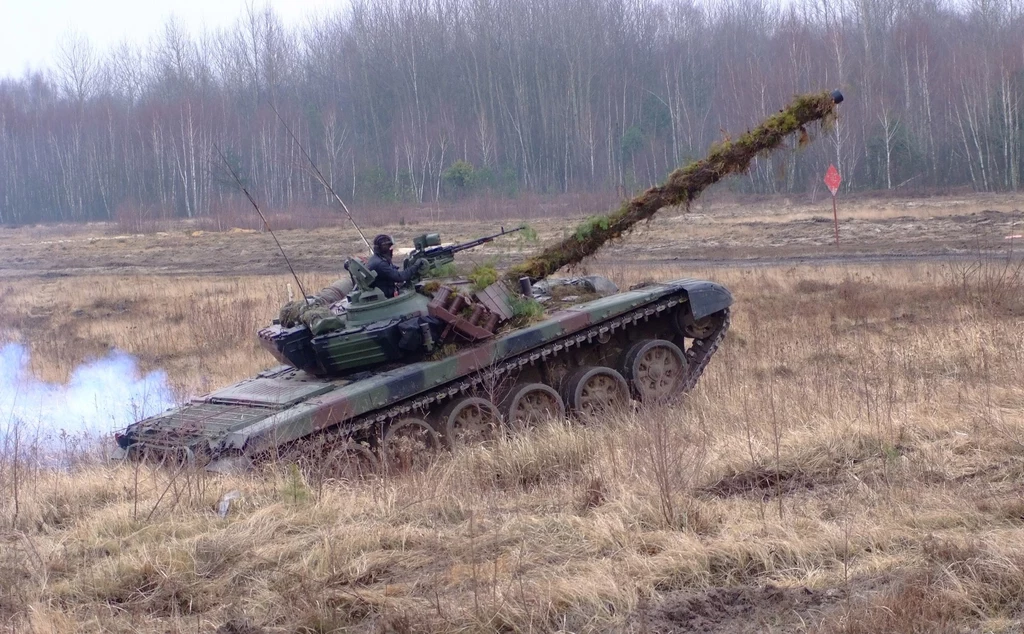 PT-91 Twardy z 1. Warszawskiej Brygady Pancernej im. Tadeusza Kościuszki podczas manewrów