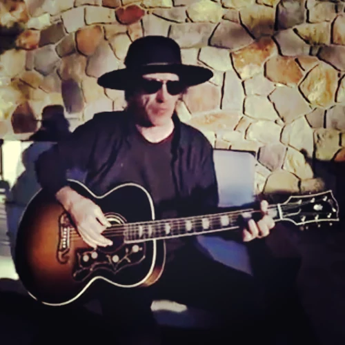 Izzy Stradlin jest współzałożycielem Guns N' Roses