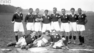 Drużyna piłkarska Wisły Kraków w 1926 roku (Henryk Reyman piąty od lewej w górnym rzędzie)