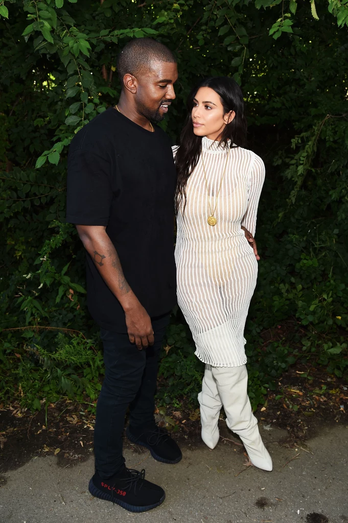 Kanye Westa na pokazie wspierała żona Kim Kardashian