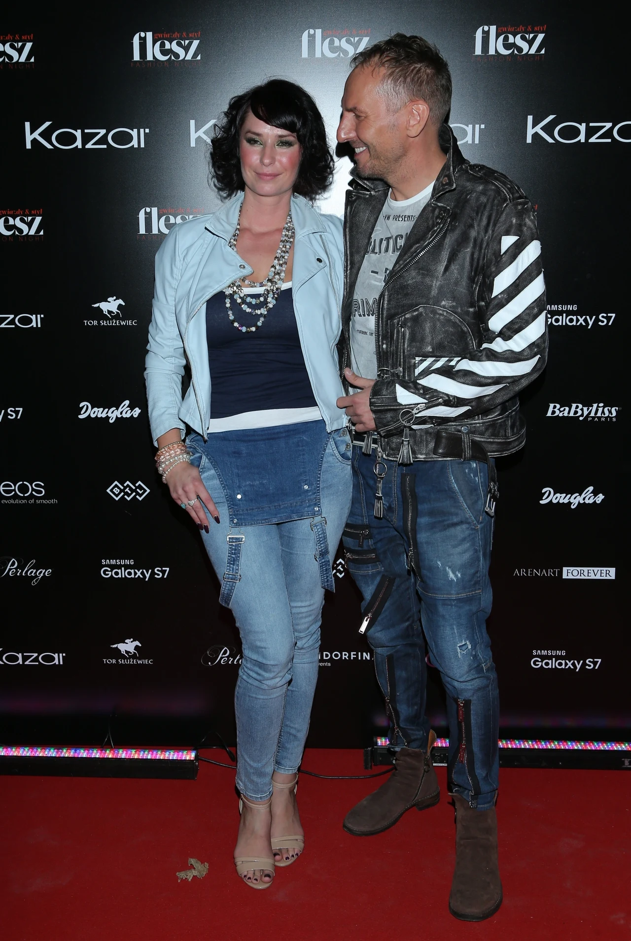 Gojdź jest w nią zapatrzony jak w obrazek