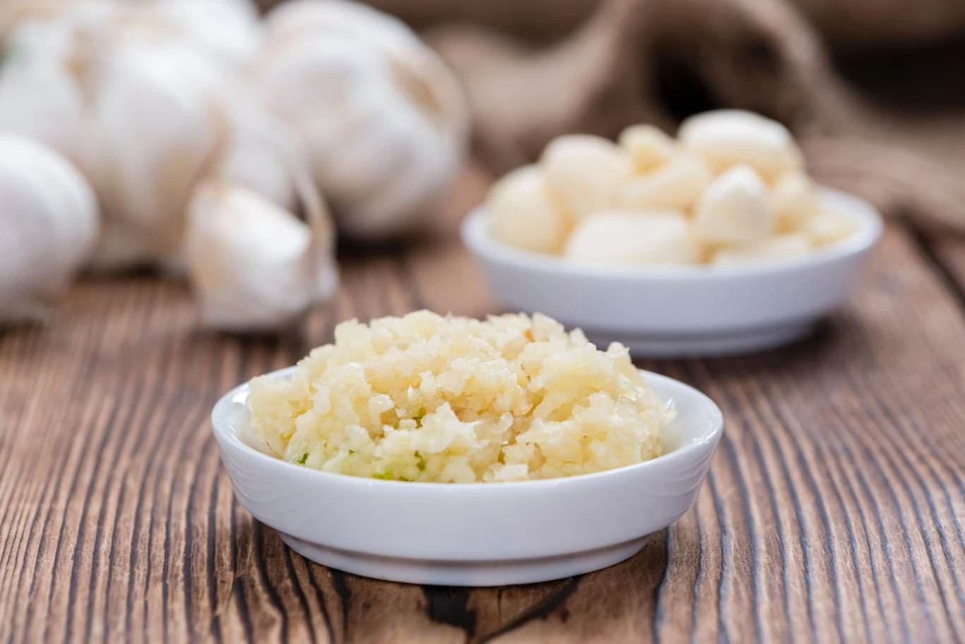 U wielu osób czosnek poprawia komfort trawienny i zmniejsza uczucie ciężkości po posiłku.