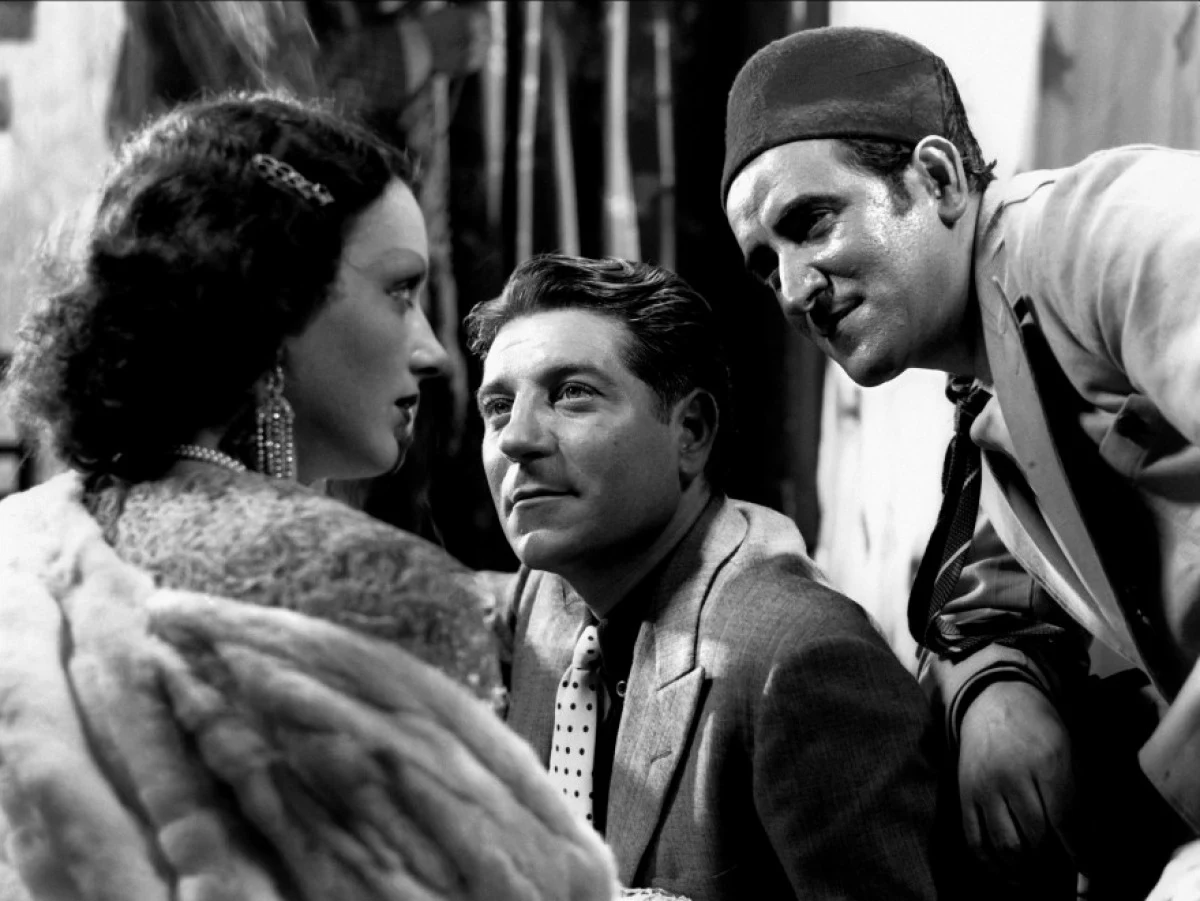 W scenie z filmu "Pépé le Moko" W scenie z filmu "Pépé le Moko"