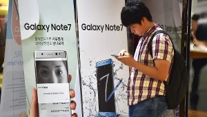 Niektórzy konsumenci skarżyli się, że podczas ładowania ich telefony zapaliły się lub eksplodowały