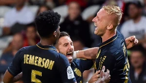 Kamil Glik (pierwszym z prawej)
