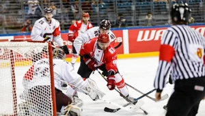 Krystian Dziubiński (w środku) w meczu ze Spartą Praga w Tauron Arenie Kraków