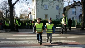 Coraz szybciej zapada zmrok. Policja apeluje o odblaski