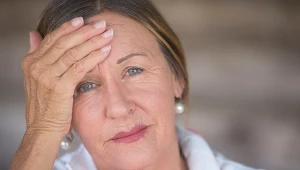 Łagodzi uderzenia gorąca, poprawia jakość życia. Czy HTZ jest bezpieczne?