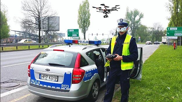 Policja chce używać dronów do kontroli kierowców. To rozwiązanie testuje drogówka ze Śląska.