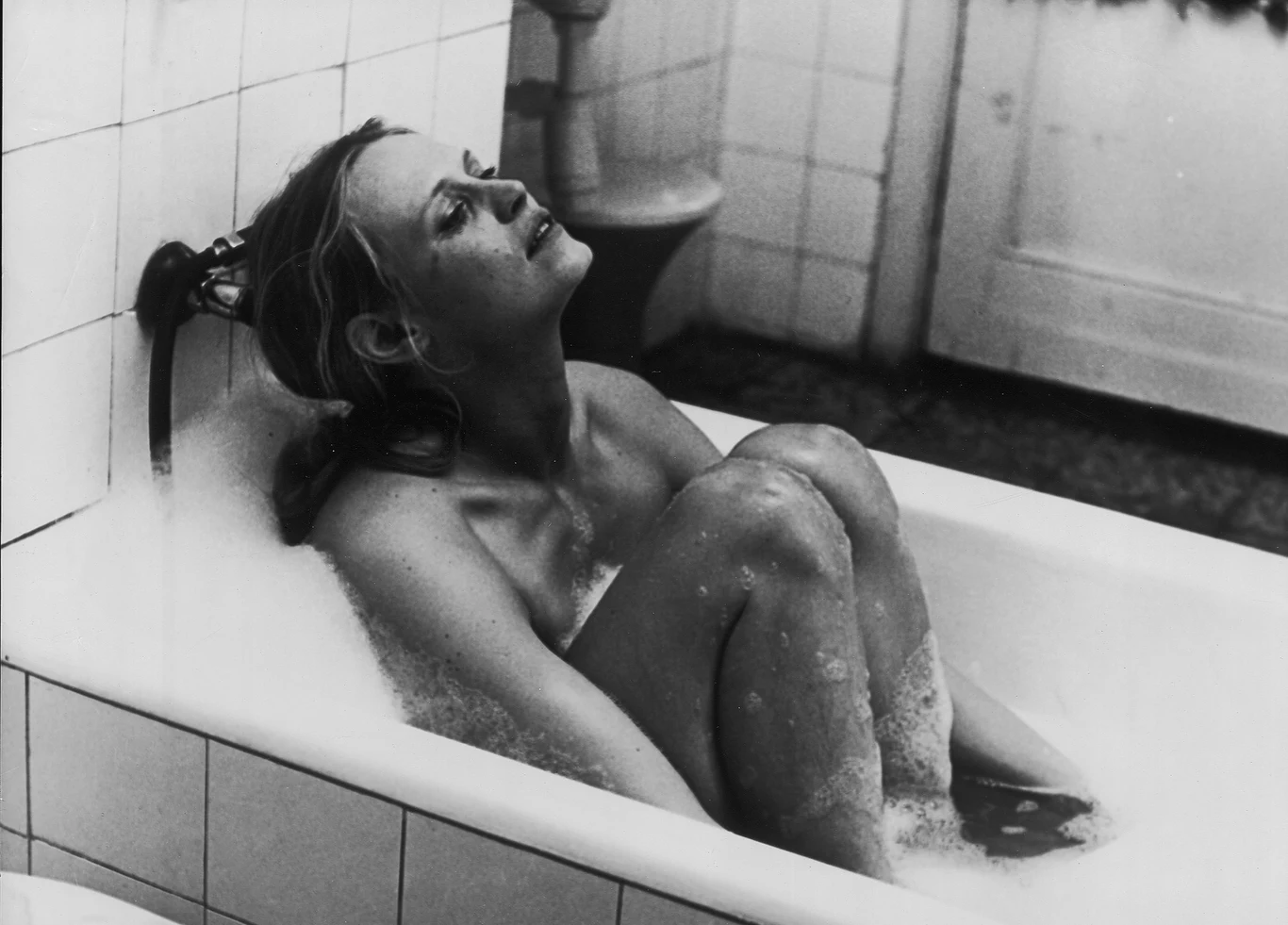 Iwona Bielska w filmie "Ćma", gdzie zagrała z Romanem Wilhelmim Iwona Bielska w filmie "Ćma", gdzie zagrała z Romanem Wilhelmim