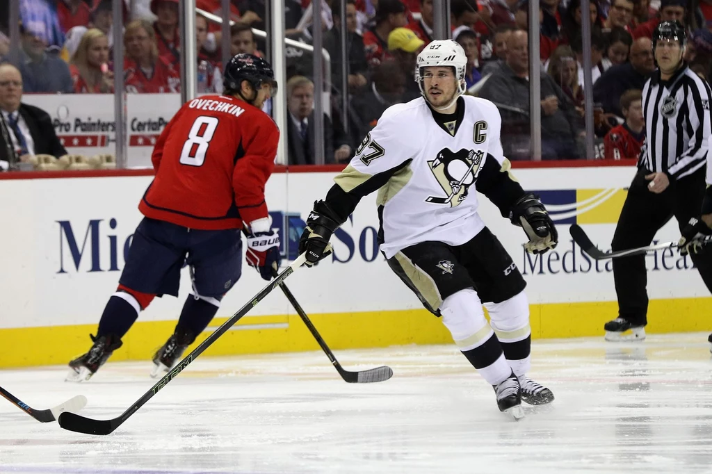 Gwiazdy hokeja: Aleksander Owieczkin (z lewej) i Sidney Crosby Gwiazdy hokeja: Aleksander Owieczkin (z lewej) i Sidney Crosby