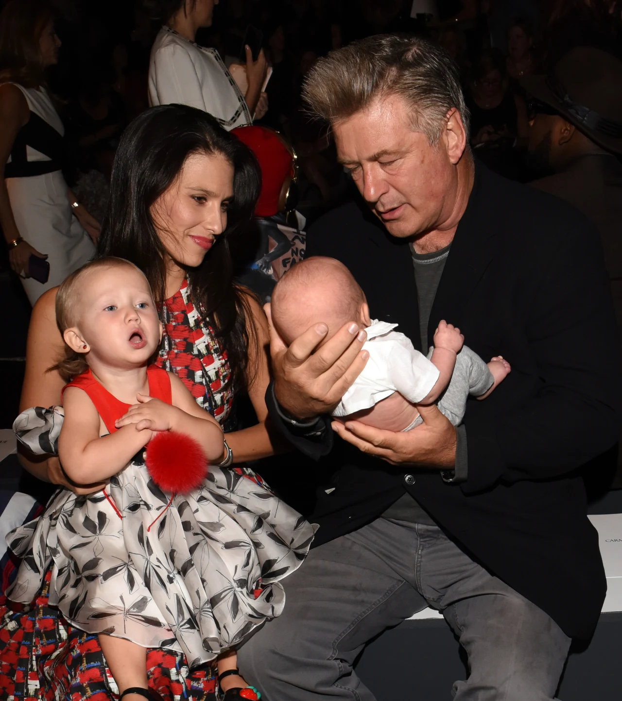 Alec Baldwin z żoną i dziećmi Alec Baldwin z żoną i dziećmi