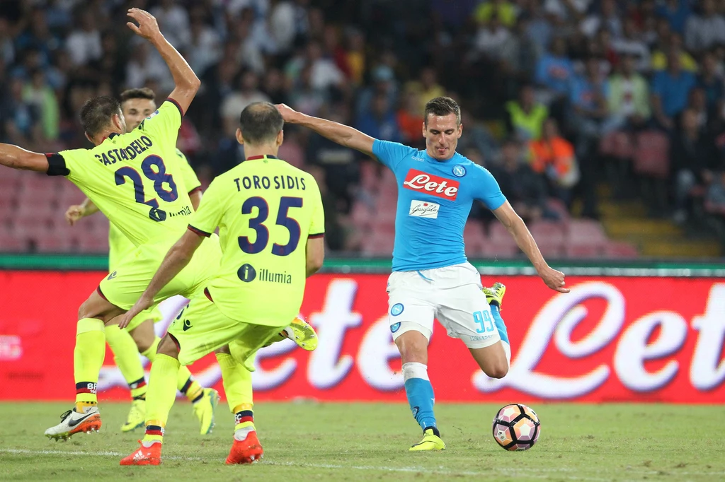 Arkadiusz Milik strzela gola dla Napoli Arkadiusz Milik strzela gola dla Napoli