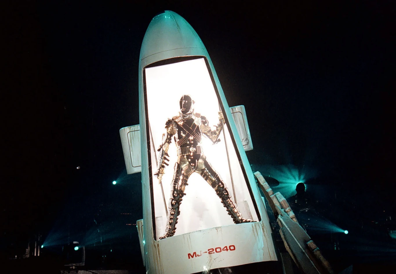 Występ w stolicy był częścią trasy "HIStory World Tour", która obejmowała 82 koncerty. W Warszawie pojawiło się 120 tysięcy fanów (była to druga najliczniejsza publiczność na trasie).