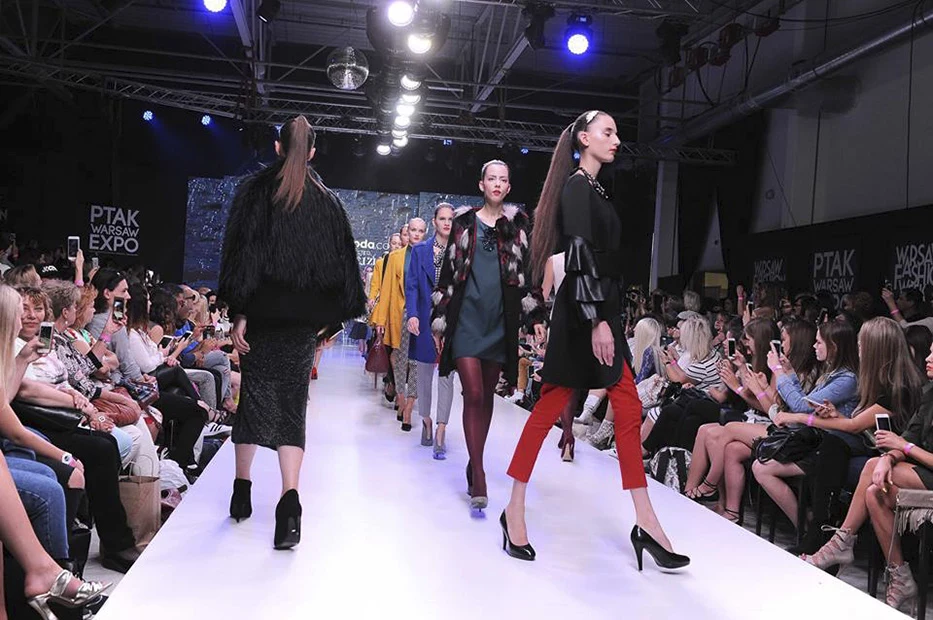 Podczas 3-dniowej imprezy na 60 pokazach można było zobaczyć modelki w makijażach wykonanych produktami marki. Podczas 3-dniowej imprezy na 60 pokazach można było zobaczyć modelki w makijażach wykonanych produktami marki.