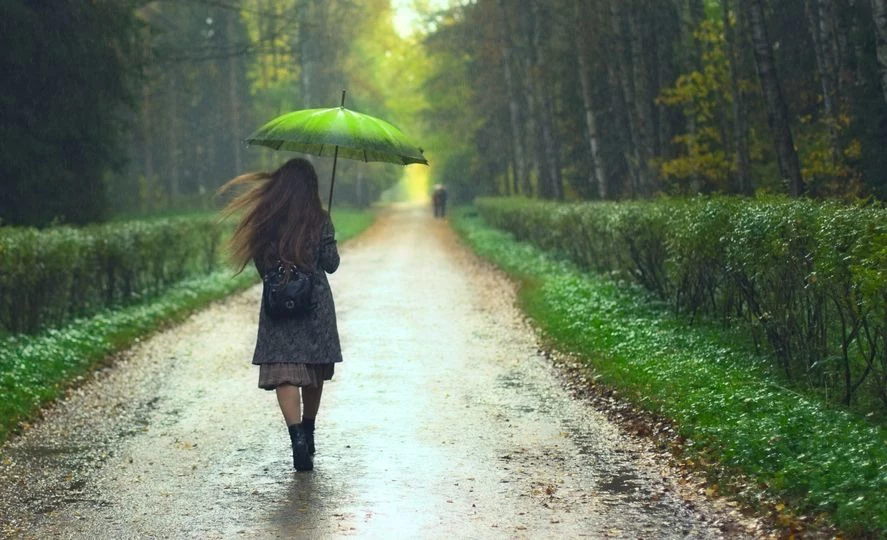 Spacer w deszczowe dni może być szczególnie przyjemny dla alergików