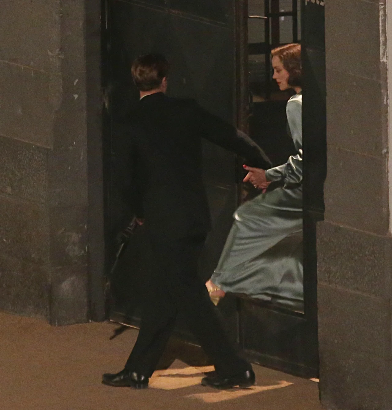 Marion Cotillard i Brad Pitt na planie filmu "Sprzymierzeni" Marion Cotillard i Brad Pitt na planie filmu "Sprzymierzeni"