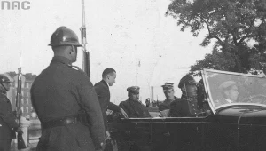 Józef Piłsudski w limuzynie (zdjęcie ilustracyjne)