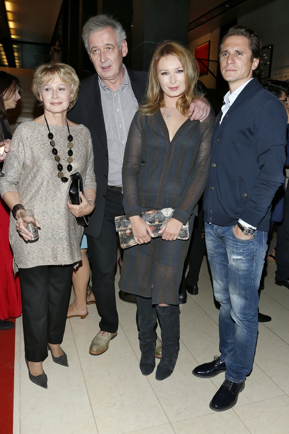 Aktor z narzeczoną i jej ojcem oraz aktorką Grażyną Barszczewską  Aktor z narzeczoną i jej ojcem oraz aktorką Grażyną Barszczewską