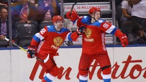 Władimir Tarasenko (z prawej) strzelił pierwszego gola w meczu z Finami