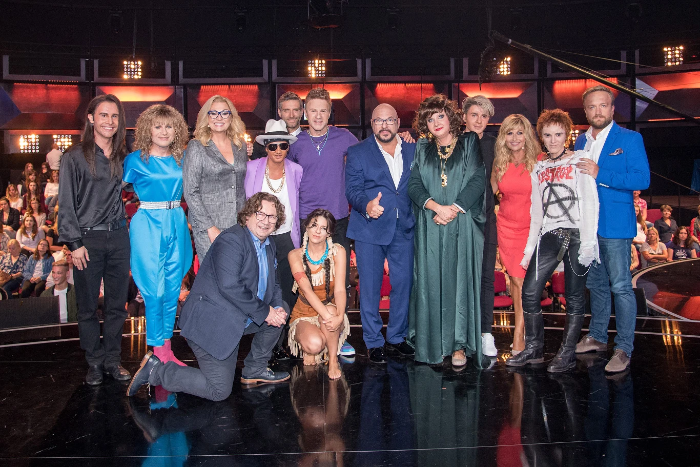 Edyta Górniak, Bruno Mars i Ałła Pugaczowa - między innymi te sławy światowej muzyki pojawiły się na scenie czwartego odcinka show "Twoja Twarz Brzmi Znajomo". Publiczność w studiu była zachwycona wykonaniami uczestników, a jurorzy mieli naprawdę trudny orzech do zgryzienia.