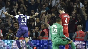 Jimmy Durmaz się cieszy, Grzegorz Krychowiak nie ma z czego