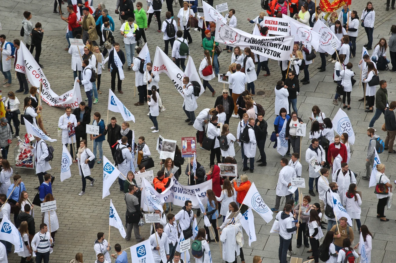Manifestacja przejdzie z pl. Zamkowego, Krakowskim Przedmieściem do ulicy Świętokrzyskiej i dalej Marszałkowską do pl. Konstytucji, gdzie ustawiona ma być scena i przewidywane są wystąpienia