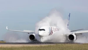 A350 i jeden z wielu testów. Czy samolot da sobie radę po przyjęciu takiej ilości wody?