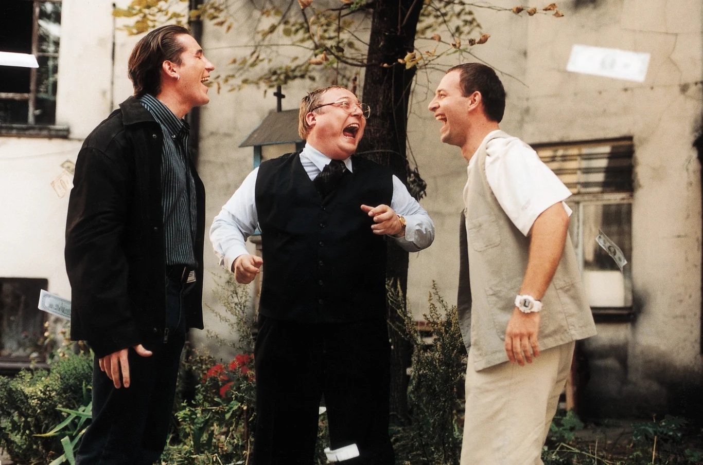 Po raz ostatni Dziki stanął za kamerą za sprawą dramatu sensacyjnego "Pierwszy milion" (1999). Akcja filmu rozgrywała się na początku lat 90 i opowiadała o trzech kumplach z dzieciństwa, którzy dorabiają się na giełdzie. Sprowadza to na nich uwagę niebezpiecznego prominenta z półświatka.