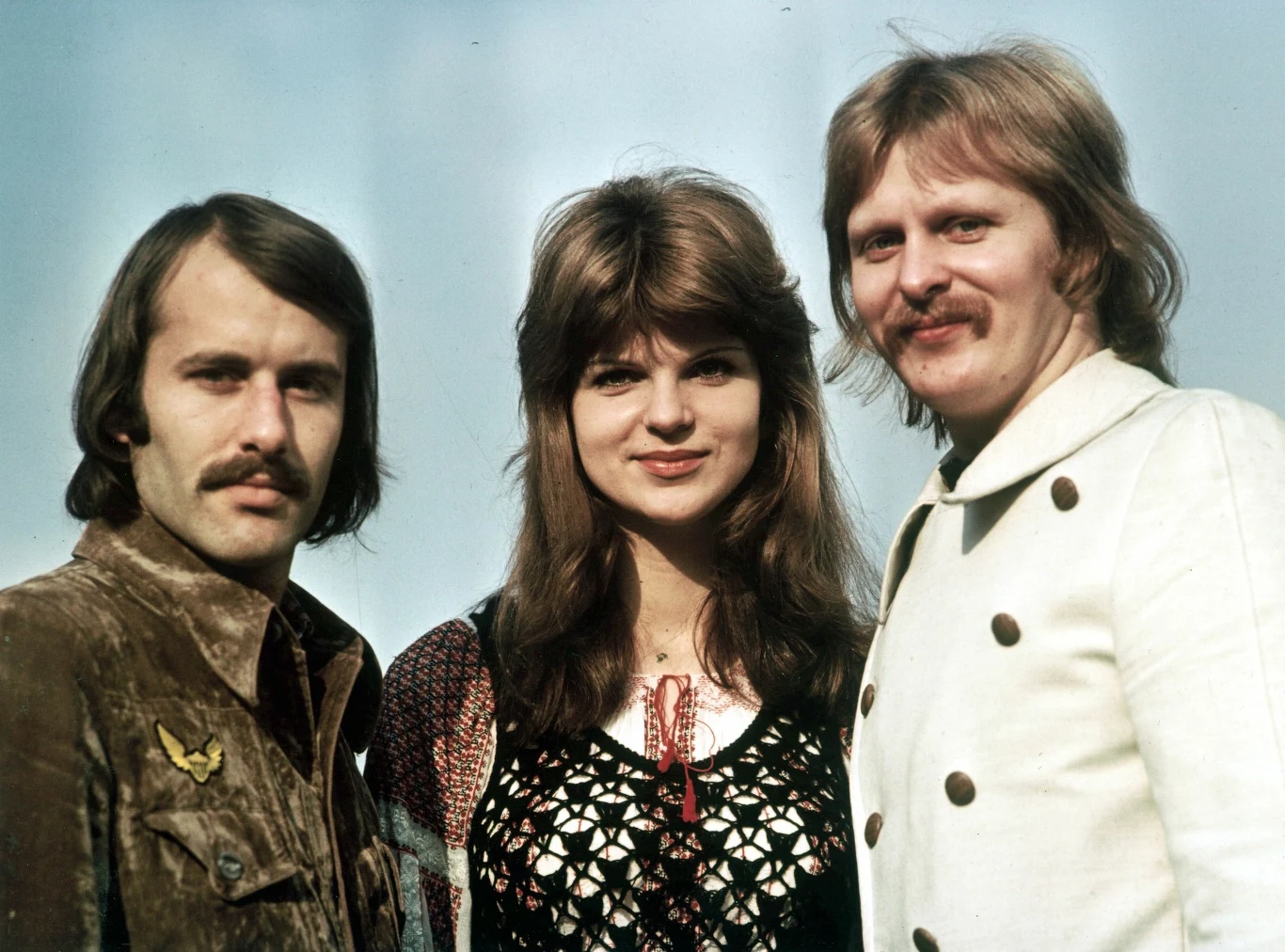 Małżeństwo rozpadło się przez niewierność Janusza Kruka (rozwód wzięli w 1989 r.). Byli małżonkowie utrzymywali przyjacielskie stosunki. Zdaniem niektórych Dmoch cały czas wierzyła, że Kruk do niej wróci.