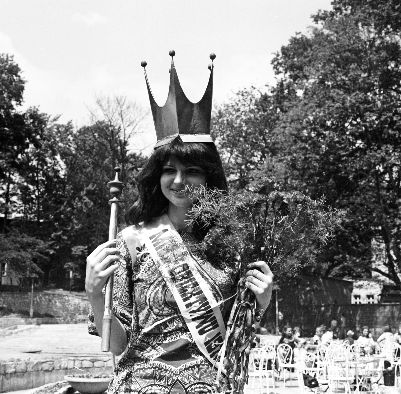 18 czerwca 1992 r. Janusz Kruk niespodziewanie zmarł na zawał serca w wieku 45 lat. Elżbieta Dmoch bardzo przeżyła śmierć byłego męża, na lata wycofując się z życia publicznego i artystycznego. "Z Elą jest utrudniony kontakt. Straciła kontakt z rzeczywistością" - mówił w "Super Expressie" Rybiński.