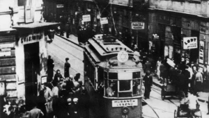 Tramwaj z gwiazdą Dawida na ulicach warszawskiego getta