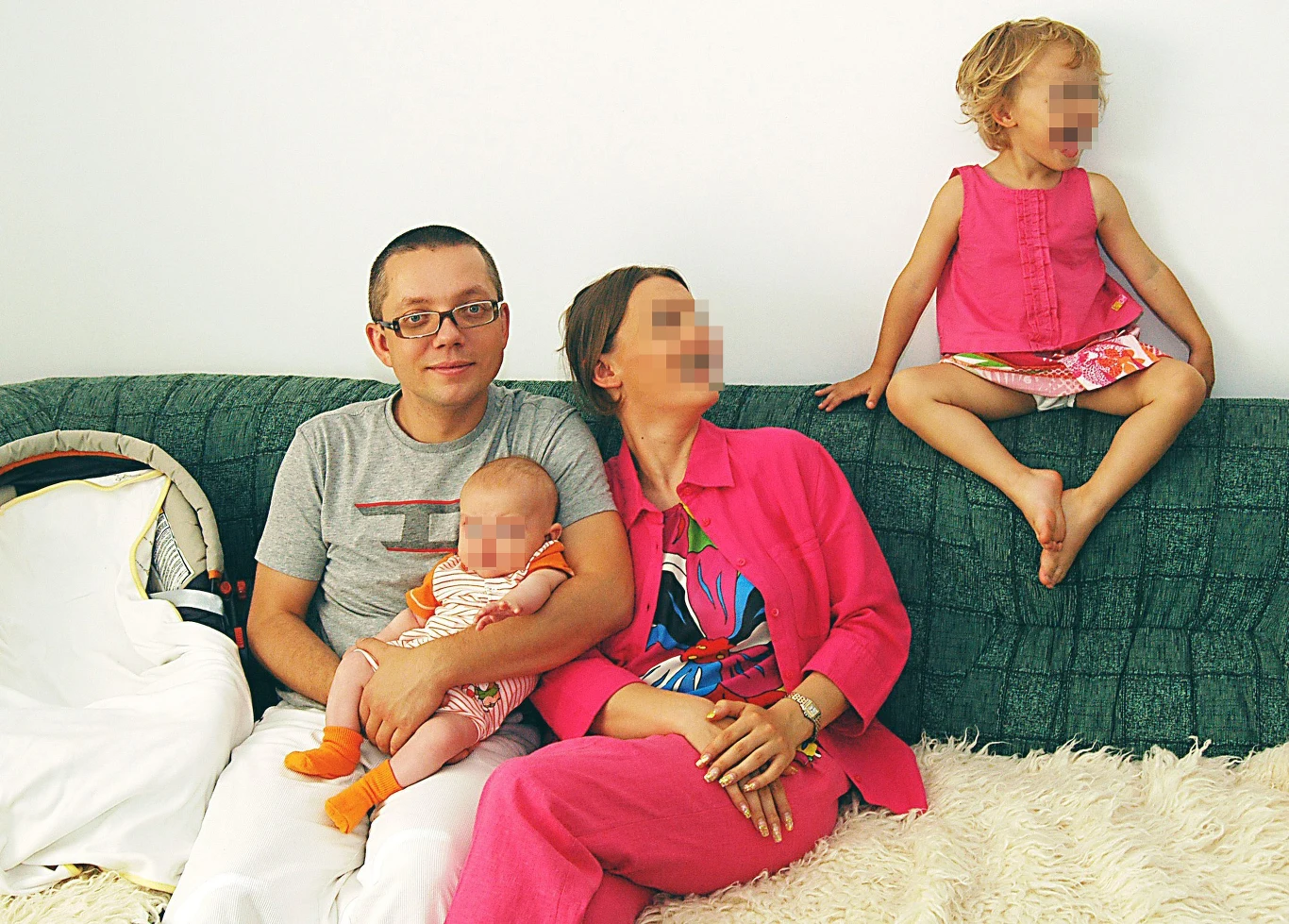 Jacek Łągwa z byłą żoną i córkami